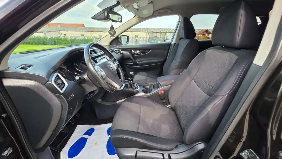 NISSAN Qashqai -