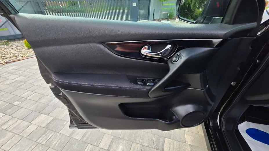 NISSAN Qashqai -
