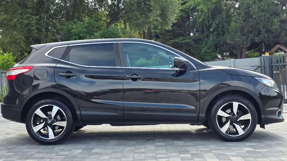 NISSAN Qashqai -
