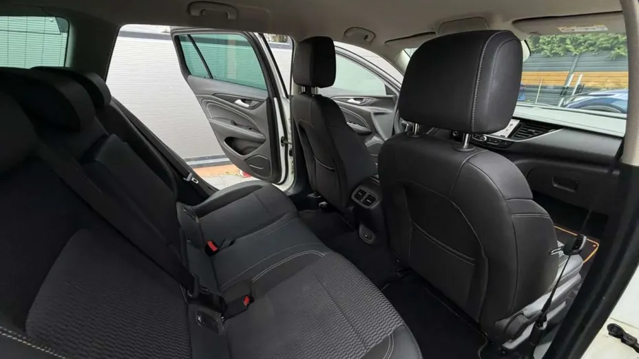 OPEL Insignia -