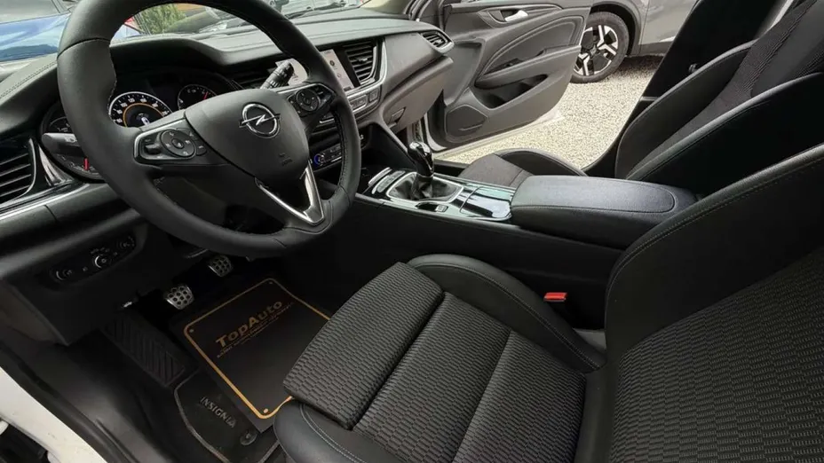 OPEL Insignia -