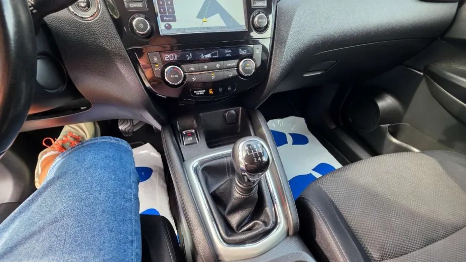 NISSAN Qashqai -