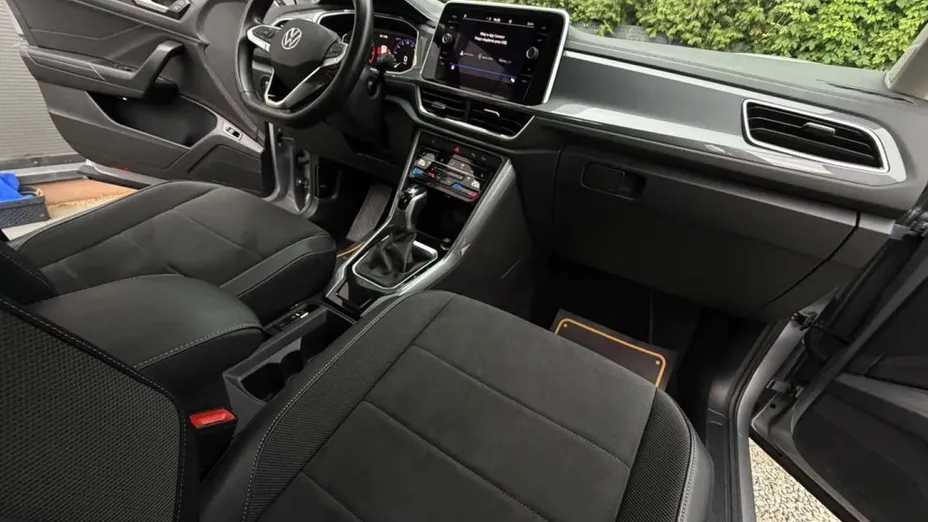 VOLKSWAGEN T-ROC -