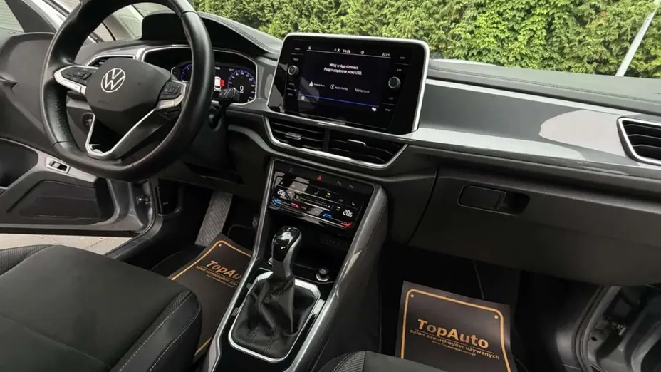 VOLKSWAGEN T-ROC -