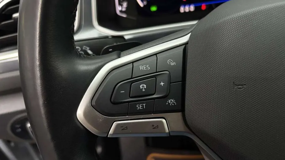VOLKSWAGEN T-ROC -