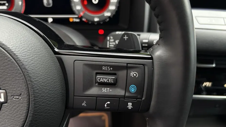 NISSAN Qashqai -