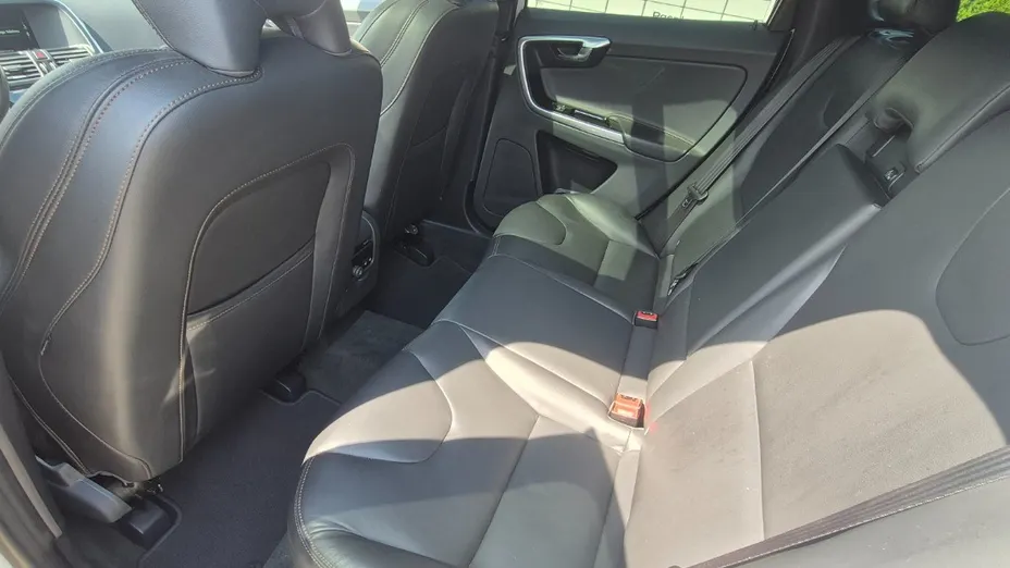 VOLVO XC60 -