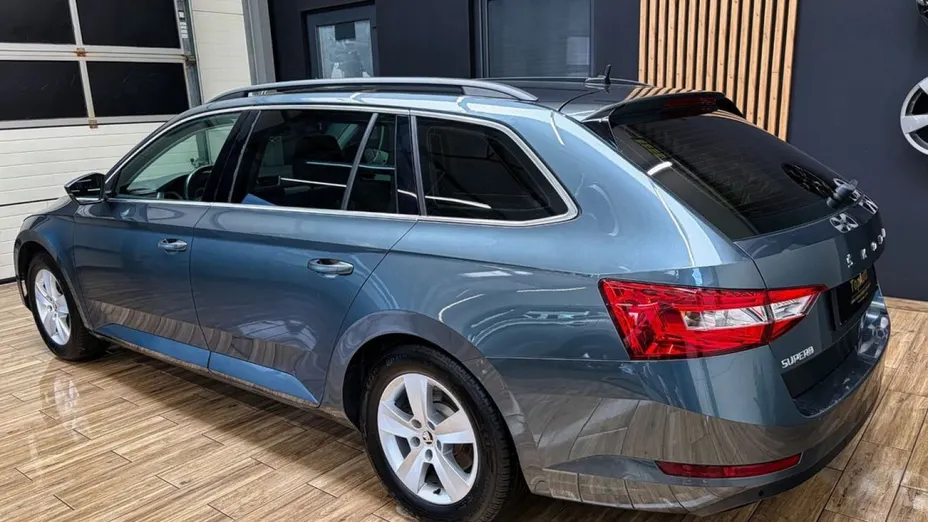 SKODA Superb -
