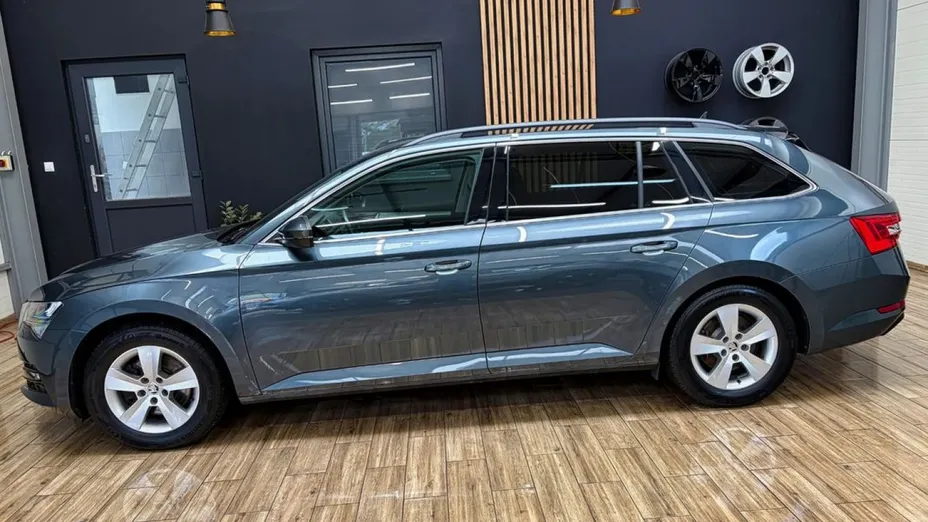 SKODA Superb -