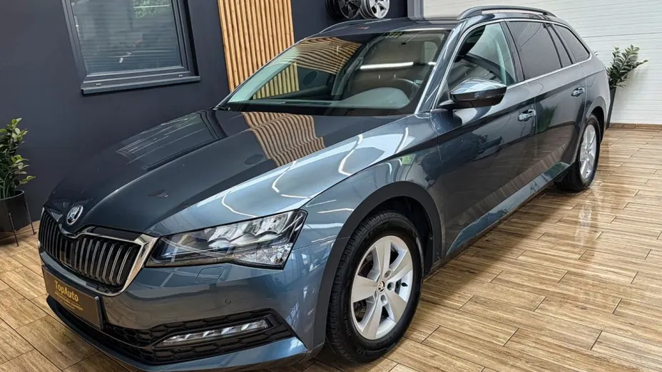SKODA Superb -