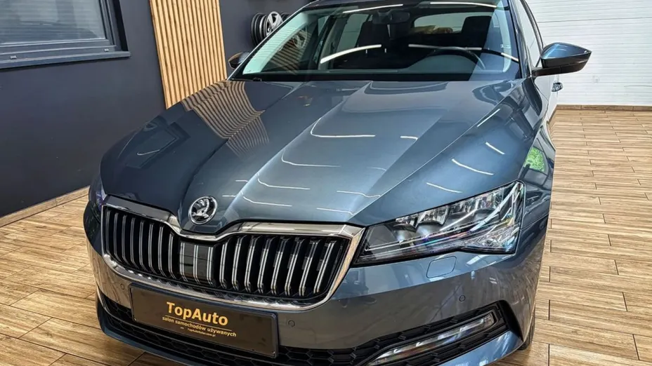SKODA Superb -