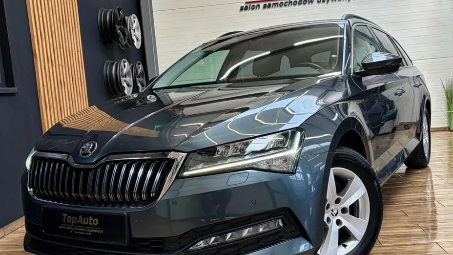 SKODA Superb -