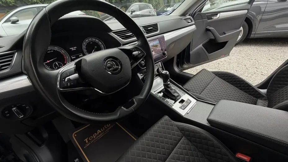 SKODA Superb -
