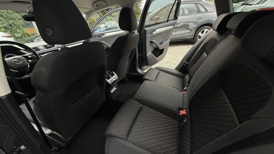 SKODA Superb -