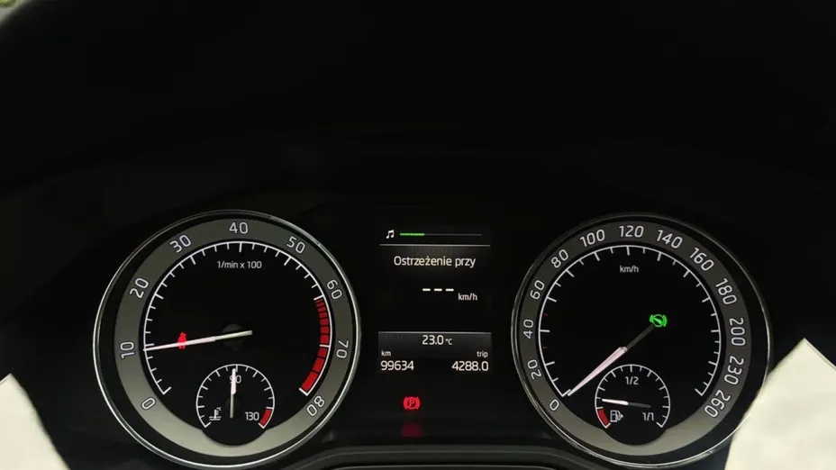 SKODA Superb -
