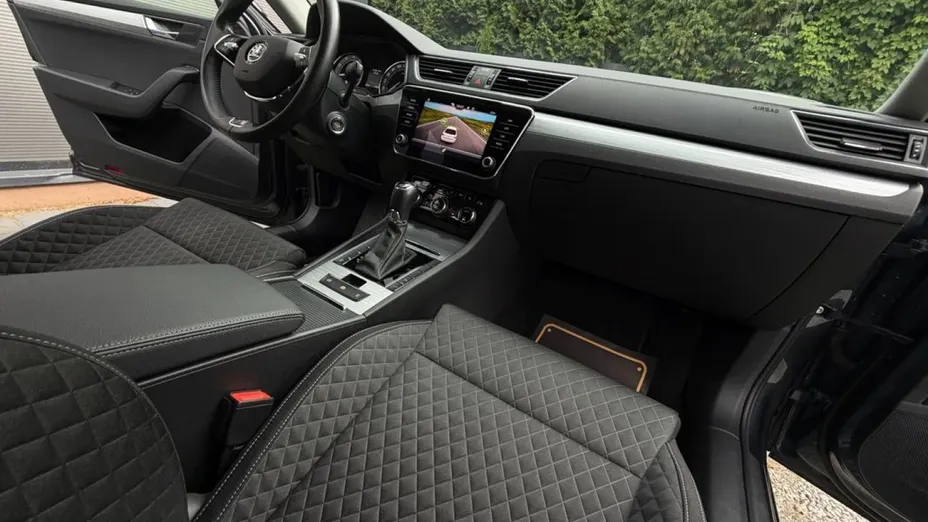 SKODA Superb -