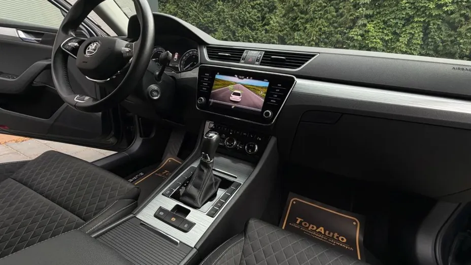SKODA Superb -