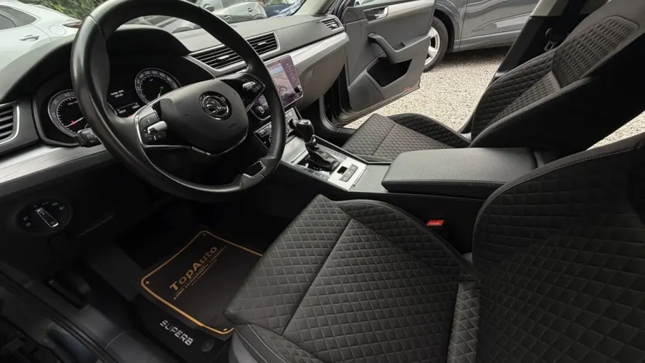 SKODA Superb -