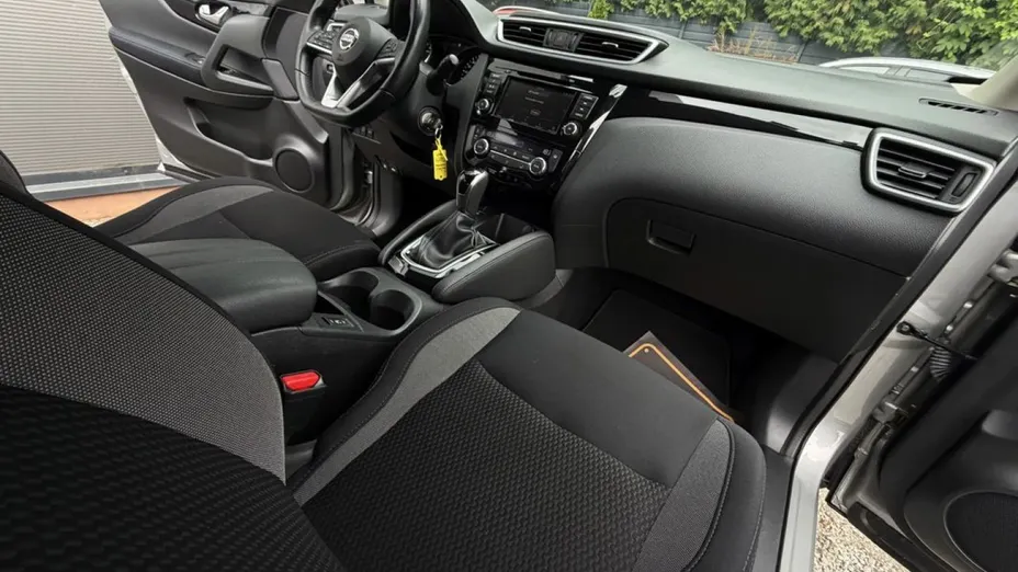 NISSAN Qashqai -
