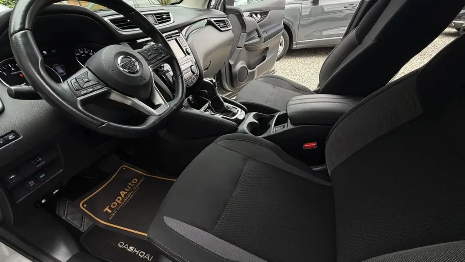 NISSAN Qashqai -