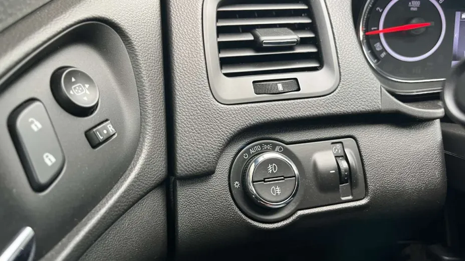 OPEL Insignia -