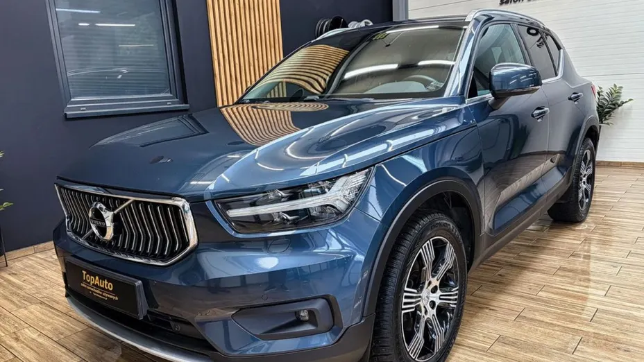 VOLVO XC40 -