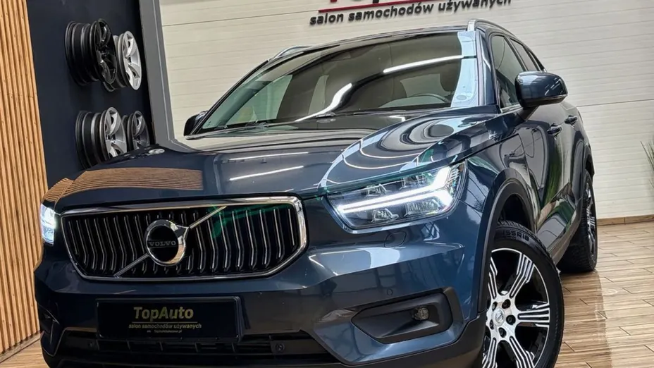 VOLVO XC40 -