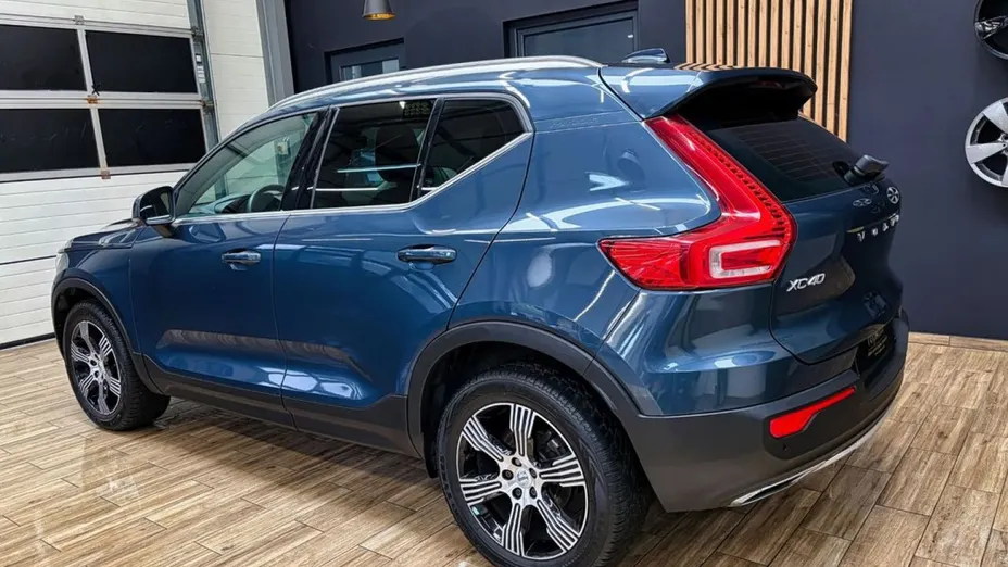 VOLVO XC40 -