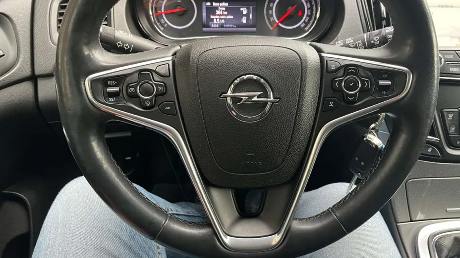 OPEL Insignia -