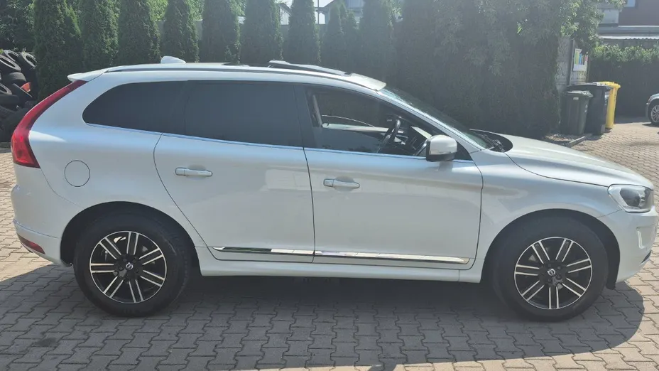 VOLVO XC60 -