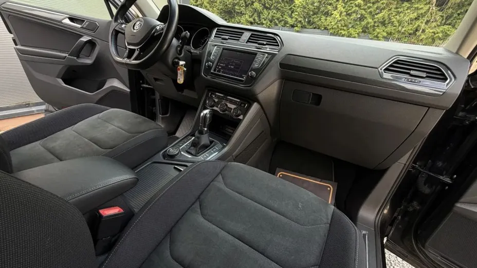 VOLKSWAGEN Tiguan -