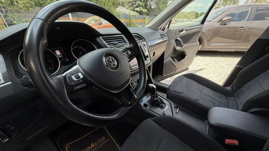 VOLKSWAGEN Tiguan -
