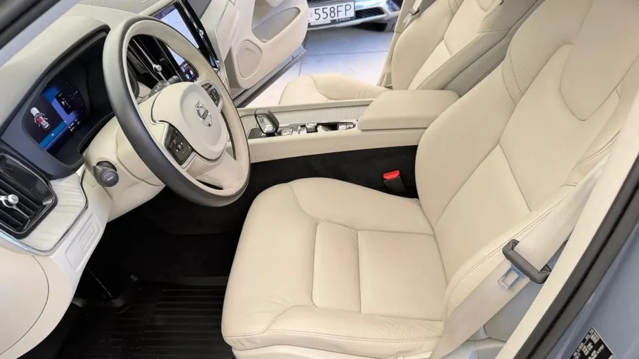 VOLVO XC60 -