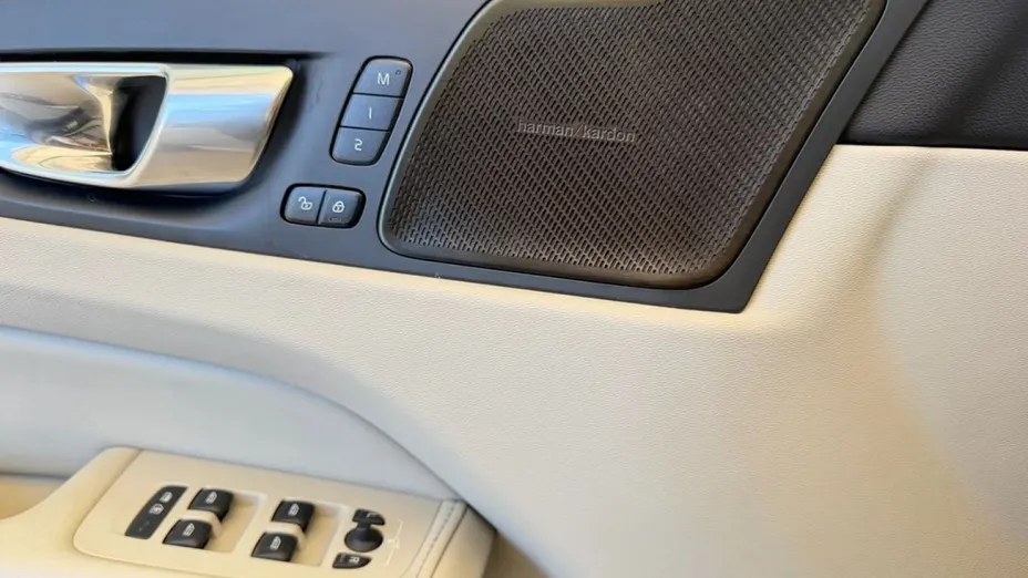 VOLVO XC60 -