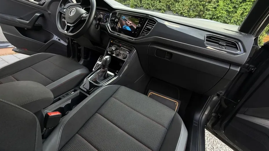 VOLKSWAGEN T-ROC -