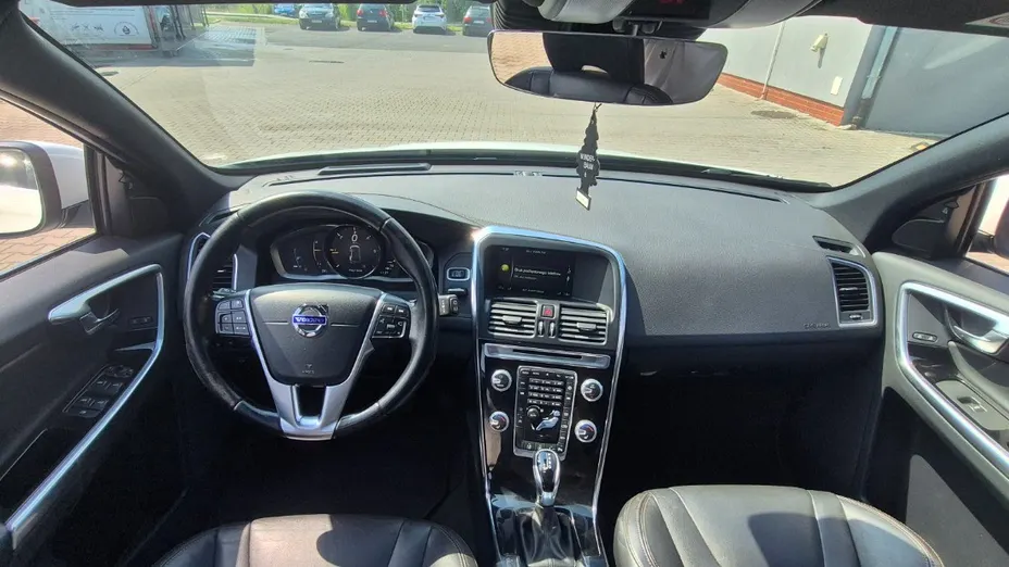 VOLVO XC60 -
