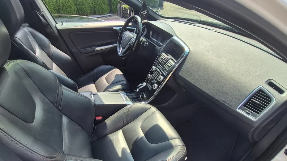 VOLVO XC60 -