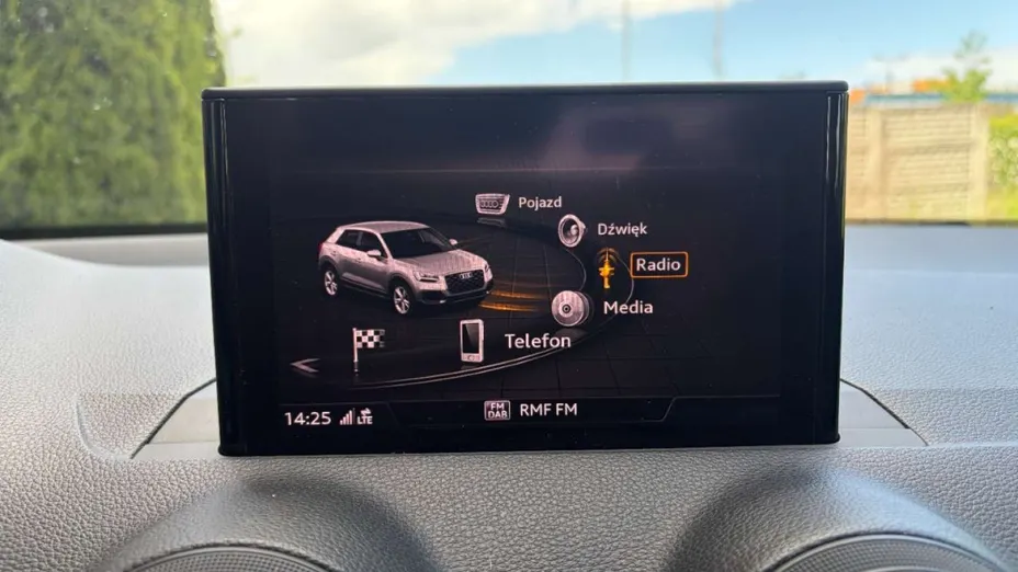 AUDI Q2 -