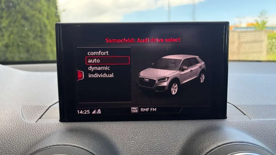 AUDI Q2 -