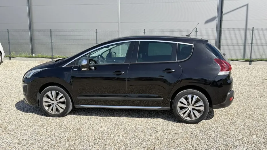 PEUGEOT 3008 -