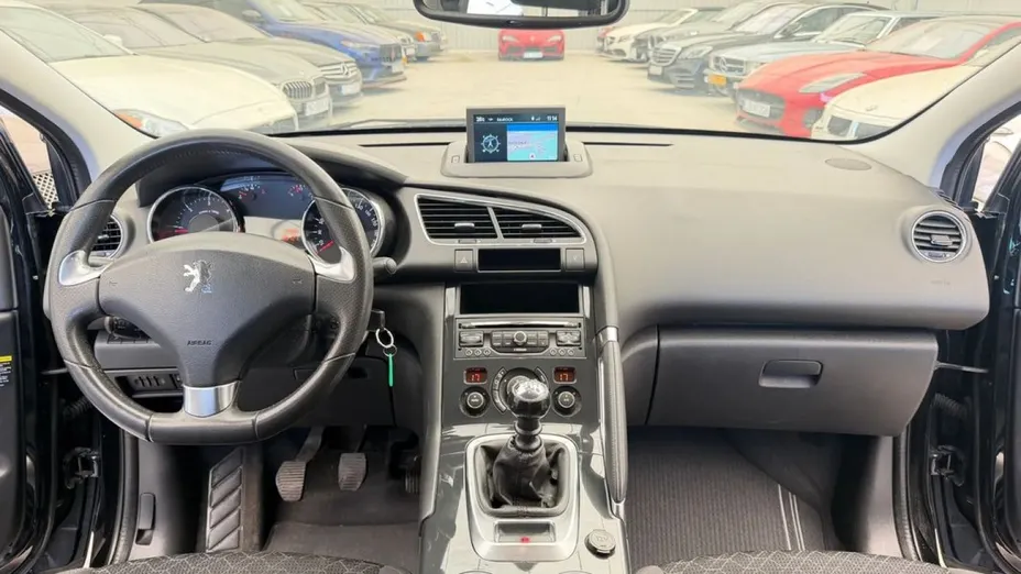 PEUGEOT 3008 -