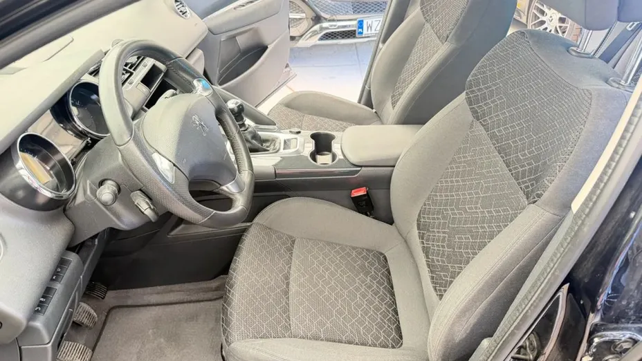 PEUGEOT 3008 -