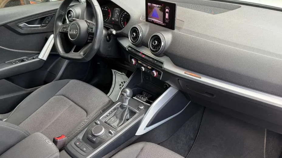 AUDI Q2 -
