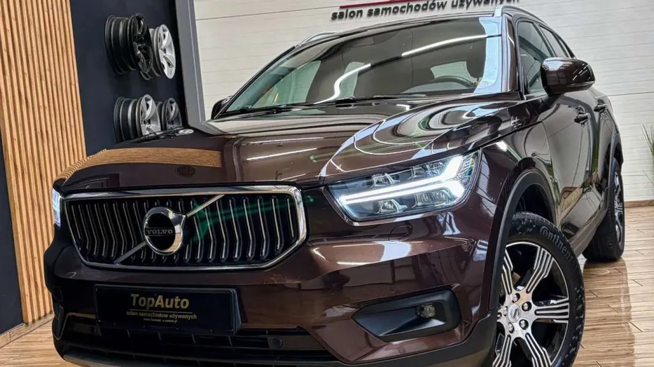 VOLVO XC40 -