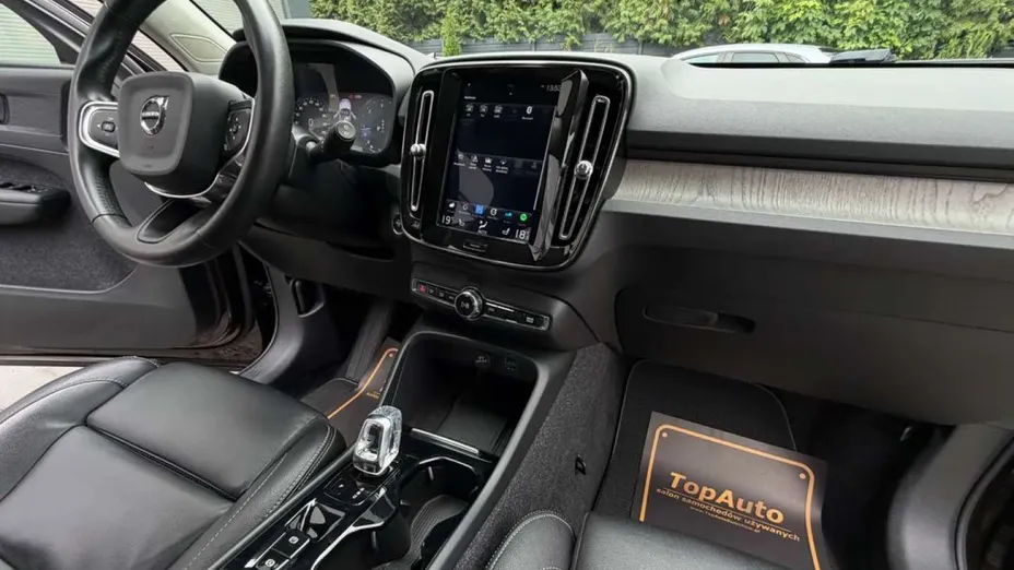 VOLVO XC40 -