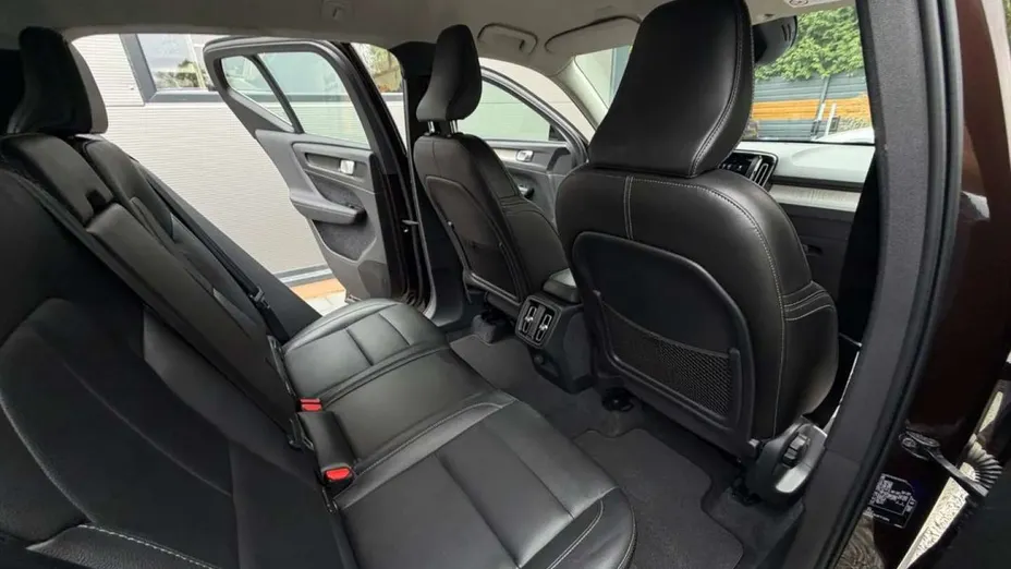 VOLVO XC40 -