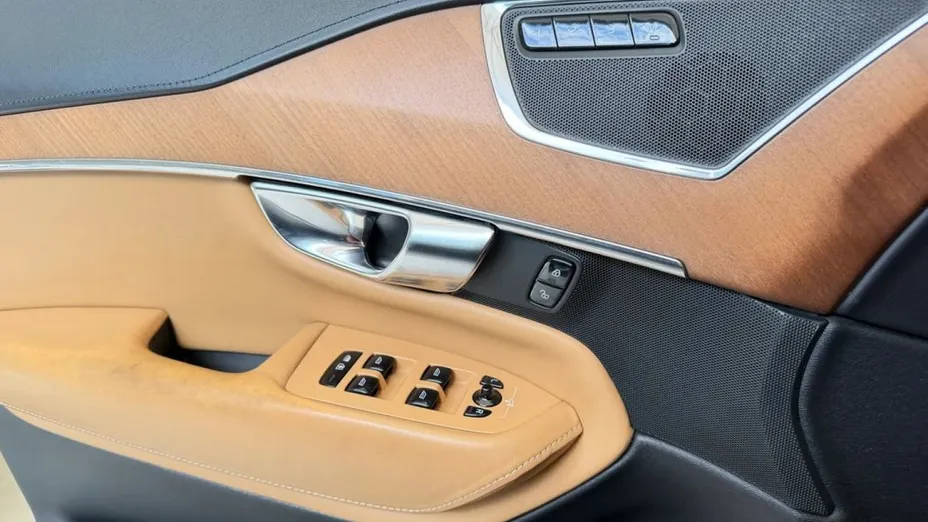 VOLVO XC90 -