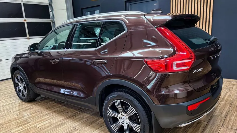 VOLVO XC40 -