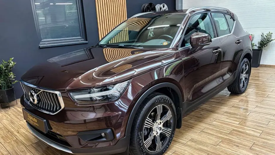 VOLVO XC40 -
