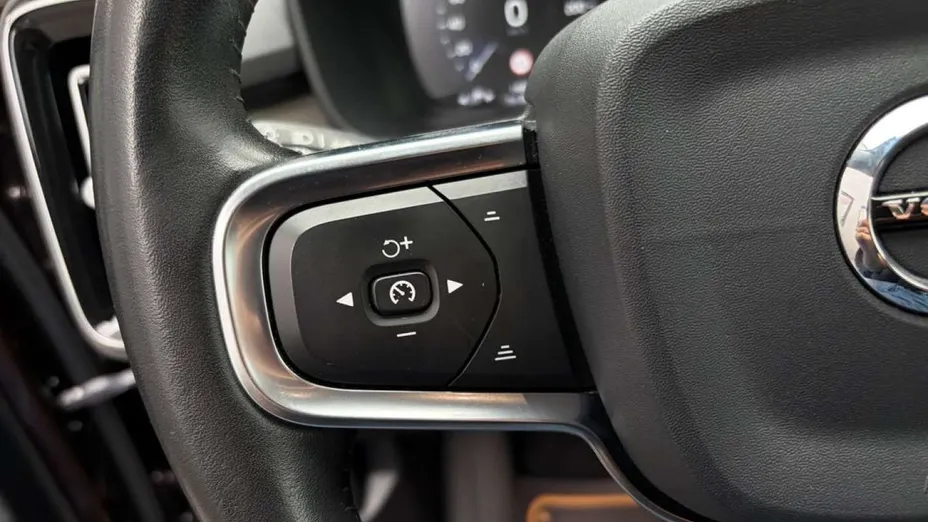 VOLVO XC40 -